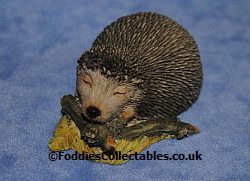 Sherratt And Simpson Hedgehog Asleep On Branch quality figurine